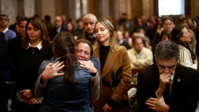 Momen Haru, Tangis, dan Senyuman Mengiringi Kepergian Paus Fransiskus di Argentina (Doc: CNN Internasional)