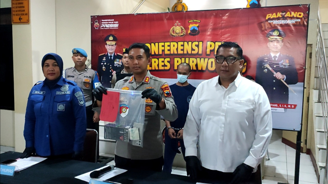 Kapolres Purworejo AKBP Andry Agustiano rilis kasus penjambretan