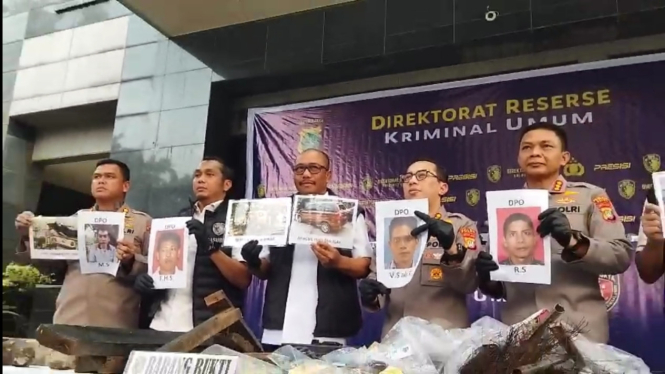 Tampang 4 Buron Pembakar Mobil Polisi di Depok