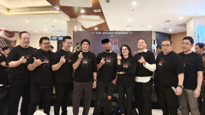 Ahmad Dhani Saat Pembukaan Kopi Dewa 19