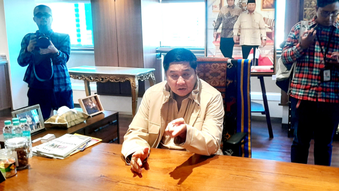 Menteri Perumahan dan Kawasan Permukiman (PKP), Maruarar Sirait, saat menggelar rapat bersama para petinggi Grup Lippo dan para konsumen Meikarta di kantornya, kawasan Thamrin, Jakarta Pusat, Rabu, 23 April 2025