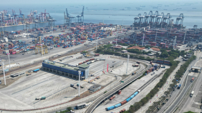 Pelabuhan Tanjung Priok.