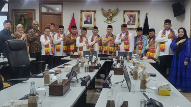 Menteri Kebudayaan Republik Indonesia, Fadli Zon bersama pengurus Badan Musyawarah (Bamus) Betawi. (Istimewa)