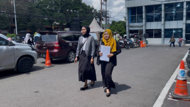 Kuasa hukum korban, Tri Eva Oktaviani saat di Polresta Malang Kota 