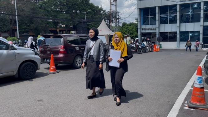 Kuasa hukum korban, Tri Eva Oktaviani saat di Polresta Malang Kota 