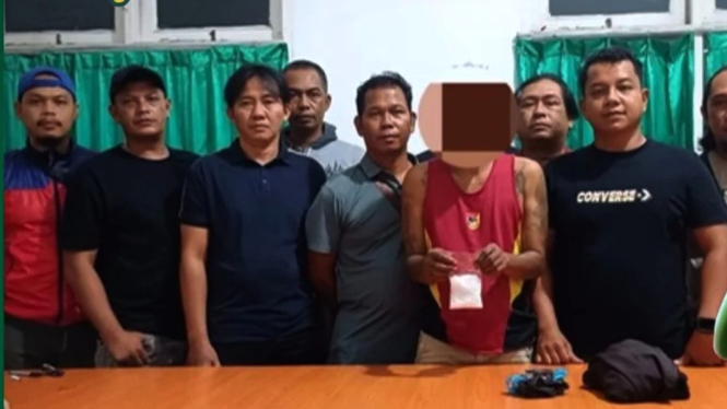 VIVA Militer: Kuda sabu pose bareng intel TNI usai ditangkap
