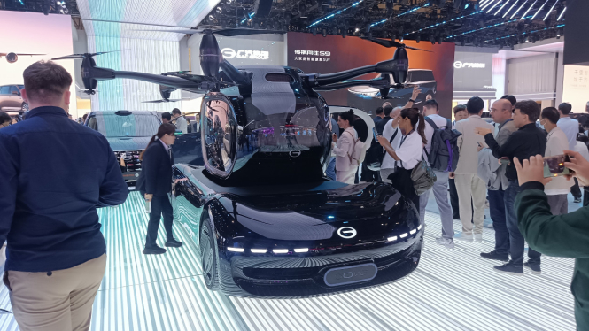Mobil terbang GAC Group di Shanghai Auto Show