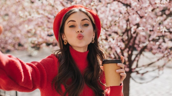ilustrasi makeup plum girl spring