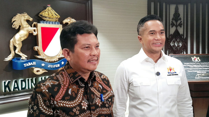 [Ketua Umum Kadin Indonesia, Anindya Bakrie bersama Direktur Utama BPJS Kesehatan, Ali Ghufron Mukti, saat ditemui di Menara Kadin, kawasan Kuningan, Jakarta Selatan, Kamis, 24 April 2025]