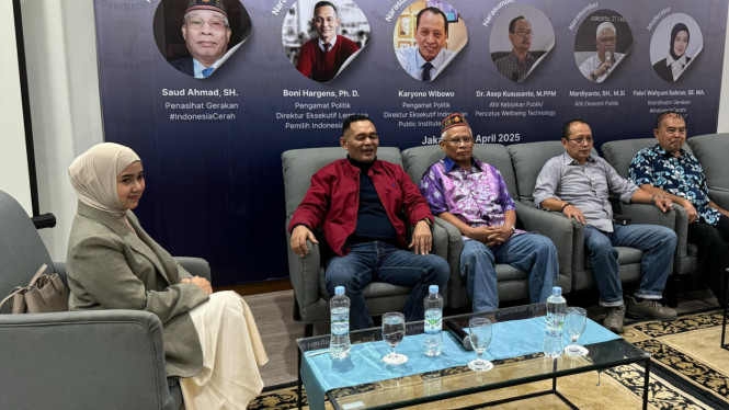 Koordinator Gerakan #IndonesiaCerah, Febry Wahyuni Sabran (kiri)