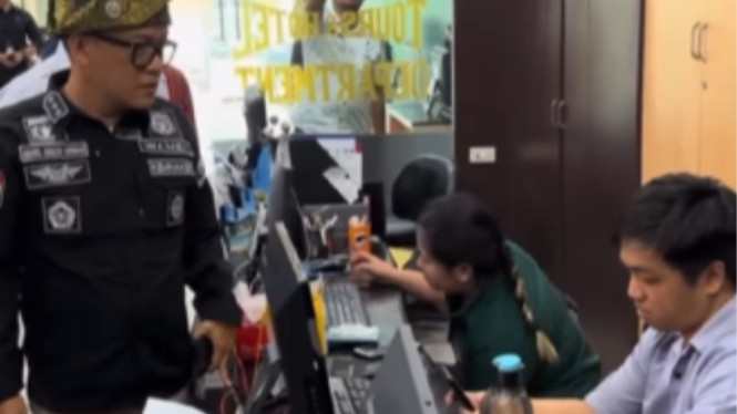 Wamenaker RI sidak perusahaan yang tahan ijazah