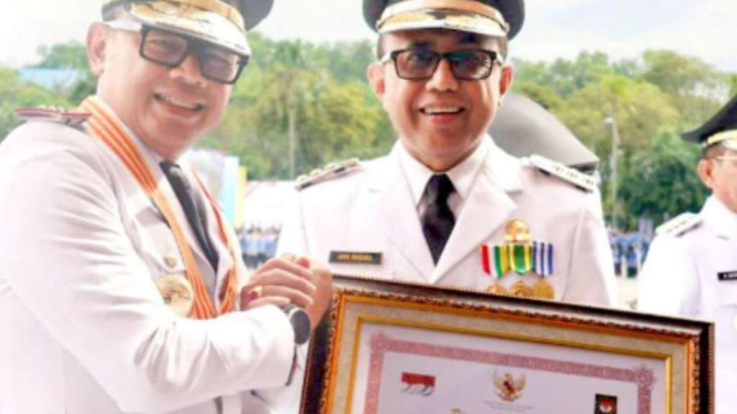 Walikota Denpasar, I Gusti Ngurah Jaya Negara saat menerima penghargaan