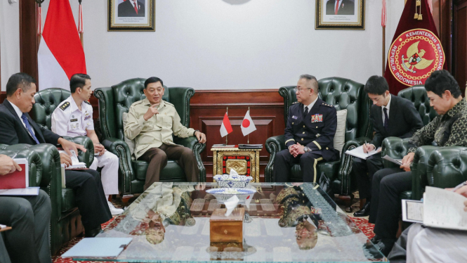 VIVA Militer: Menhan RI Sjafrie Sjamsoeddin menerima Jenderal Yoshida Yoshihide