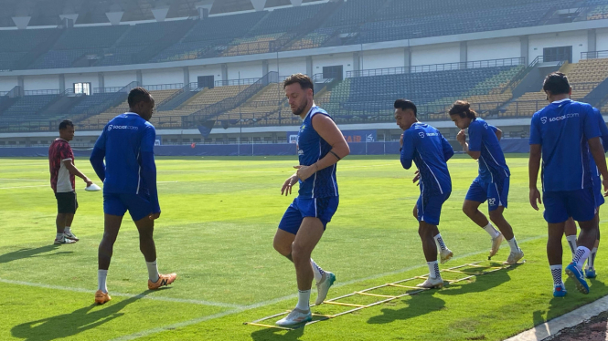 Kapten Persib, Marc Klok tengah menjalani latihan jelang lawan PSS Sleman (foto: Dede Idrus) 