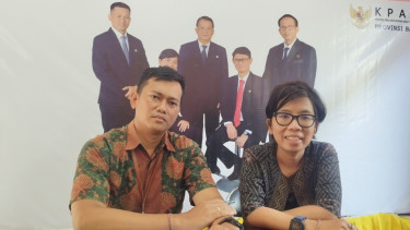 Ketua KPPAD Provinsi Bali Ni Luh Gede Yastini (kanan) dan Wakil Ketua KPPAD Bali Anak Agung Made Putra Wirawan  (kiri)