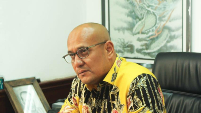 Robertus Rani Lopiga THR., S.H., M.H.Li.