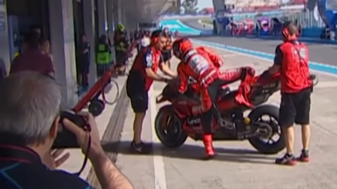 Marc Marquez salah garasi saat latihan di MotoGP Spanyol 2025