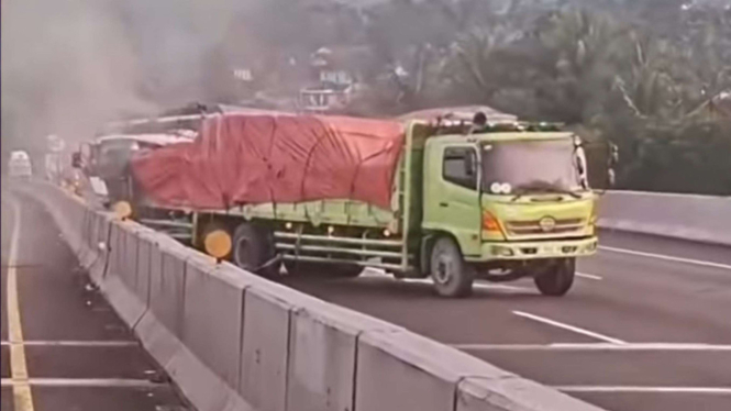 Kronologi Truk yang Diduga Alami Blong hingga Mundur di Tol Purbaleunyi