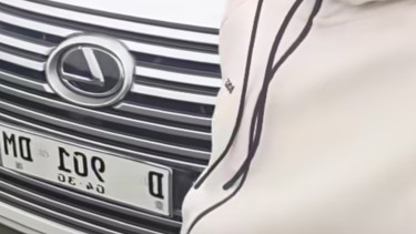 Mobil Lexus milik Gubernur Jawa Barat Dedi Mulyadi sudah berpelat D