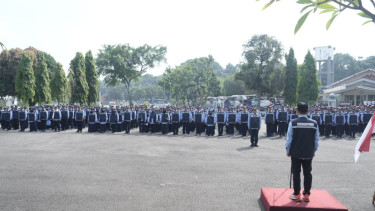 Dirjen PHU Kemenag Hilman Latief memimpin Apel Pelepasan Petugas Haji 2025