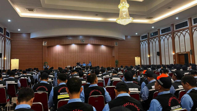 Petugas haji mengikuti acara pembekalan di Asrama Haji Pondok Gede