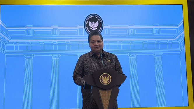 Menko bidang Perekonomian, Airlangga Hartarto di Kompleks Istana Kepresidenan, Jakarta Pusat, Senin, 28 April 2025