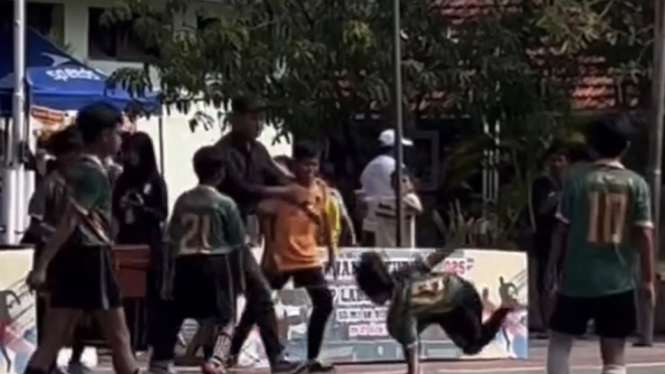 Siswa Dibanting Pelatih Saat Selebrasi Futsal di Surabaya