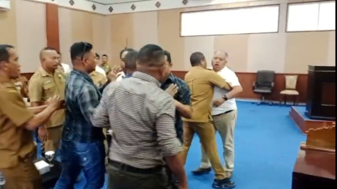 Adu Jotos Nyaris Terjadi dalam Rapat DPRD Manggarai Barat NTT