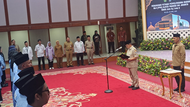 Gubernur Jakarta Pramono Anung kukuhkan 120 petugas haji 