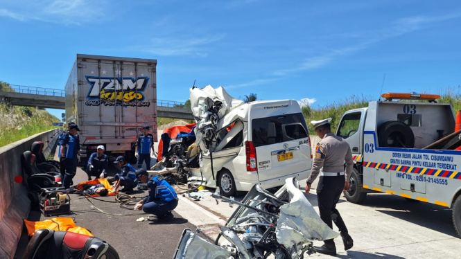 Kecelakaan Maut di Tol Cisumdawu, 3 Penumpang Tewas 