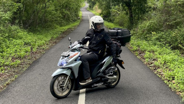 Ilustrasi touring naik motor