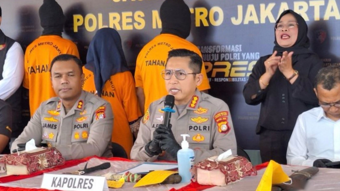 Polisi menangkap komplotan pencuri pelat besi kolong tol