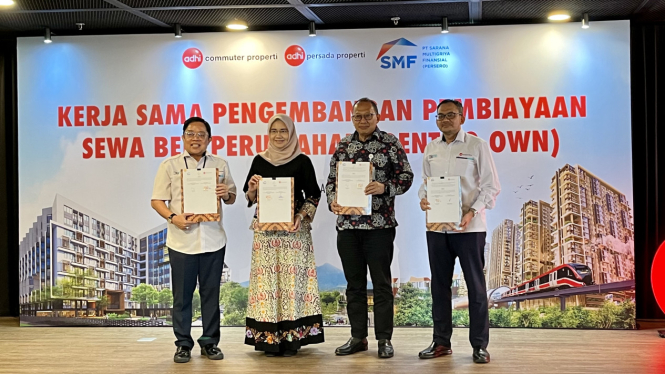 Penandatangan MoU Skema RTO antara SMF dan Adhi Grup 