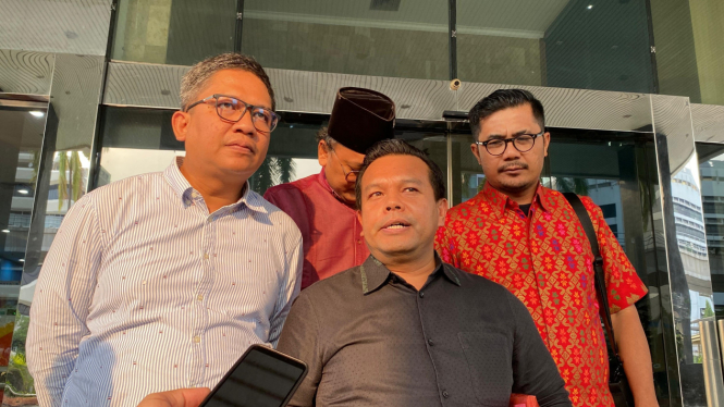 Tim hukum PDIP datang ke Dewas KPK guna menanyakan lanjuta aduan dugaan pelanggaran etik penyidik KPK AKBP Rossa Purbo Bekti