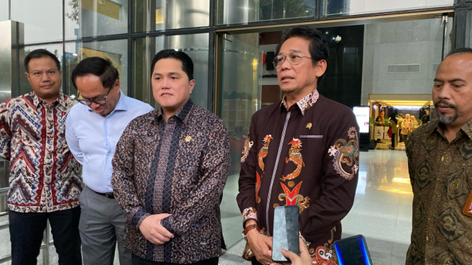 Wakil ketua KPK Johanis Tanak dan Menteri BUMN Erick Thohir di KPK usai melakukan pertemuan membahas upaya pencegahan