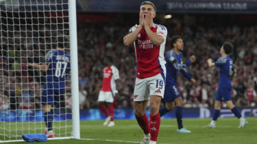 Pemain Arsenal Leandro Trossard saat lawan PSG