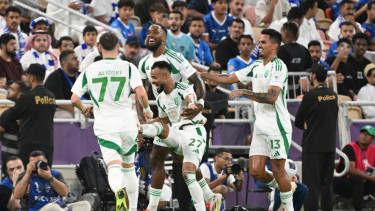 Pemain Al Ahli rayakan gol