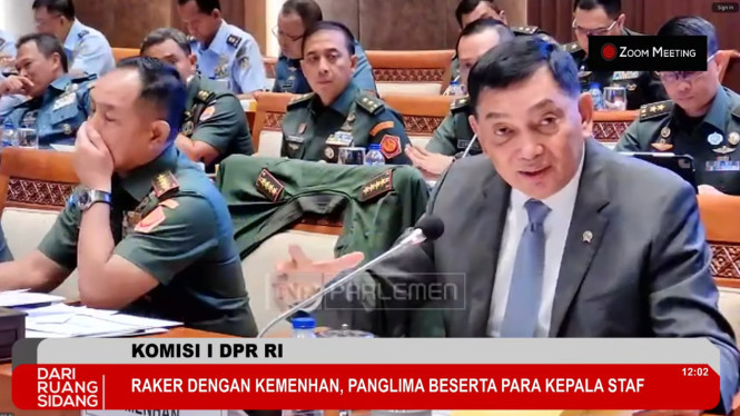 Menteri Pertahanan (Menhan) Sjafrie Sjamsoeddin dalam rapat Komisi I DPR RI di Kompleks Parlemen, Senayan, Jakarta Pusat, Rabu, 30 April 2025 (sumber: tangkapan layar TV Parlemen)