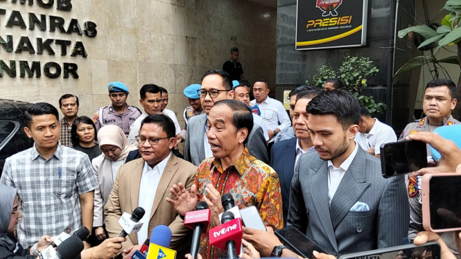 Jokowi ke Polda Metro Jaya Laporkan Tuduhan Ijazah Palsu