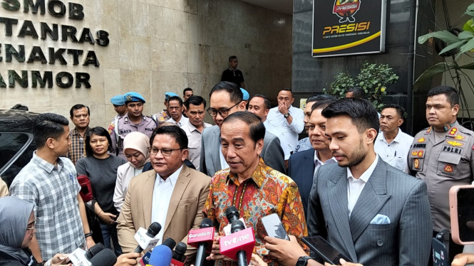 Jokowi ke Polda Metro Jaya Laporkan Tuduhan Ijazah Palsu
