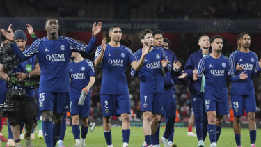 Pemain PSG rayakan kemenangan lawan Arsenal