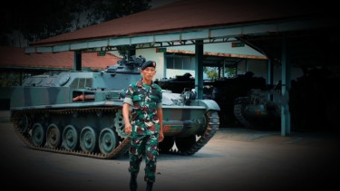 VIVA Militer: Sertu Hadi Susilo modifikasi tank AMX-13 TNI