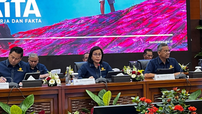 Menteri Keuangan, Sri Mulyani Indrawati dalam konferensi pers APBN KiTA Edisi April 2025