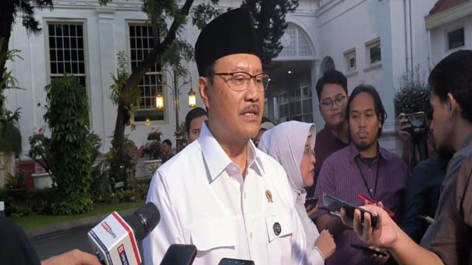 Menteri Sosial Saifullah Yusuf di Kompleks Istana Kepresidenan, Jakarta Pusat.