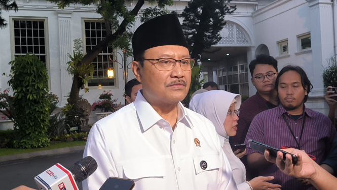 Menteri Sosial (Mensos) Saifullah Yusuf alias Gus Ipul di Kompleks Istana Kepresidenan, Jakarta Pusat, Rabu, 30 April 2025