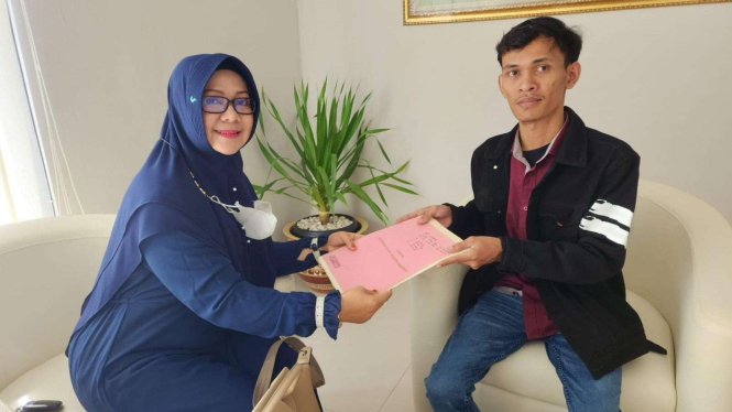 Selebgram Irfan Chandra Irawan (kanan).
