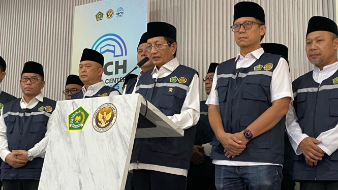 Menteri Agama RI Nasaruddin Umar usai melepas 7 ribu lebih jemaah haji di kloter pertama dari Jakarta di Asrama Haji, Pondok Gede, Jakarta Timur