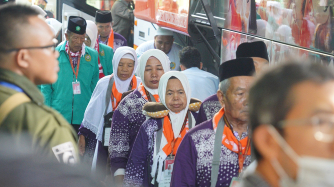Jemaah haji Indonesia kloter 1 Jakarta sudah diberangkat ke Tanah Suci.
