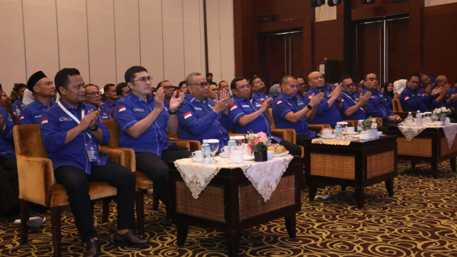 Herzaky Mahendra Putra bersama jajaran kader Partai Demokrat saat acara Rakerda di Aceh. (Doc Istimewa)