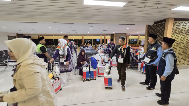 Jemaah haji kloter pertama tiba di Terminal Haji 2F, Bandara Soetta, Tangerang